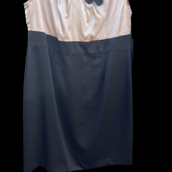 Formal Dress - Picture 2 of 5